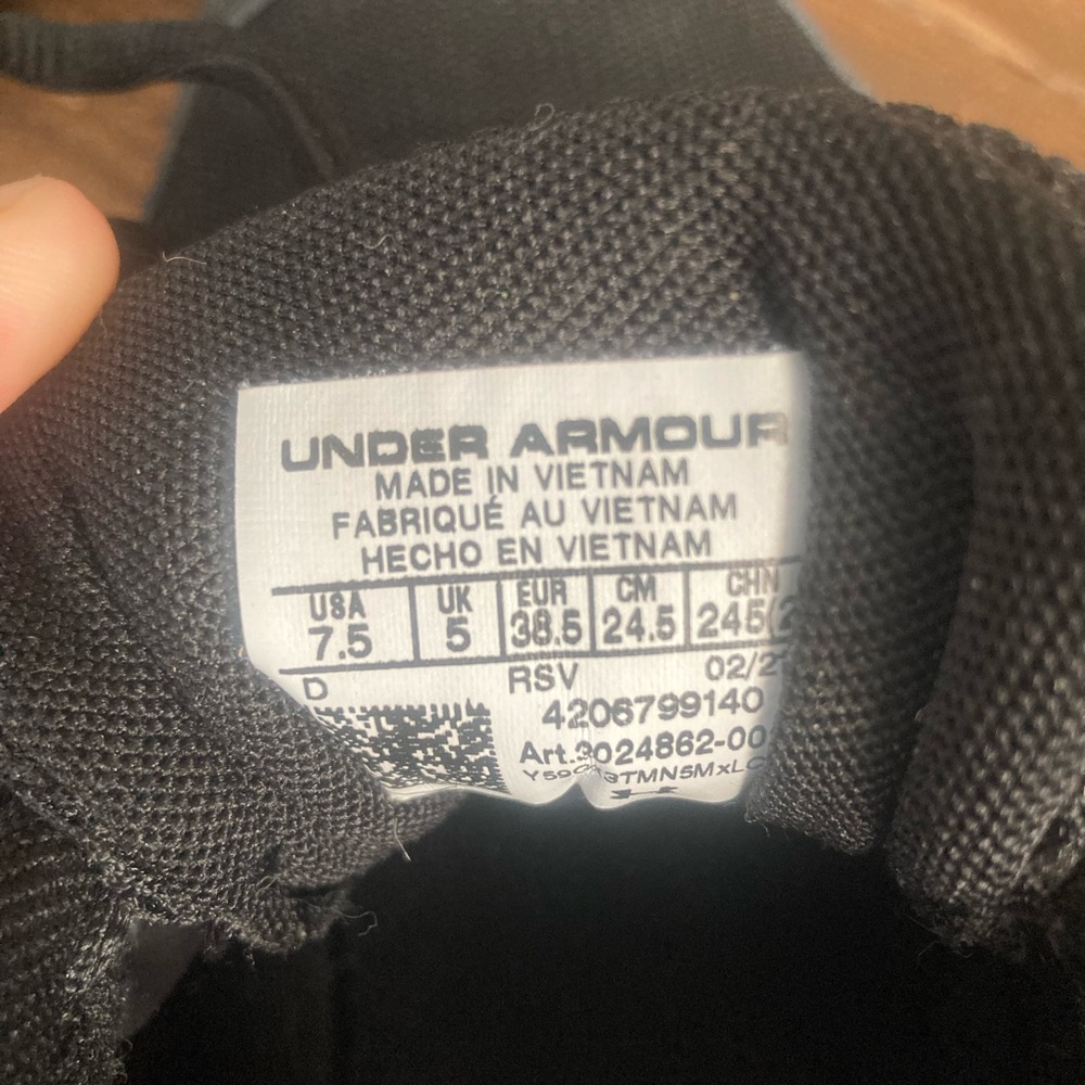 Under Armor Charged Assert Running Shoe 7.5 Wide - image 4